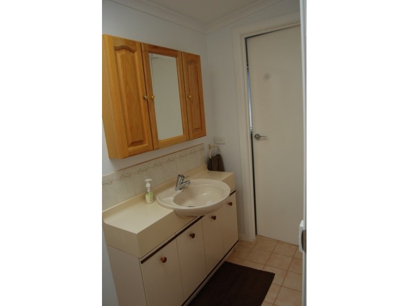 2 Bass Close, Lakes Entrance VIC 3909