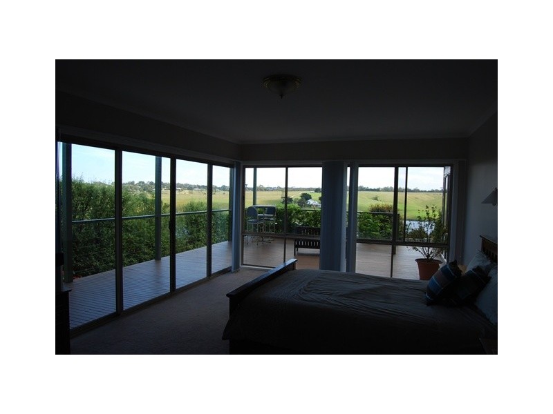 2 Bass Close, Lakes Entrance VIC 3909