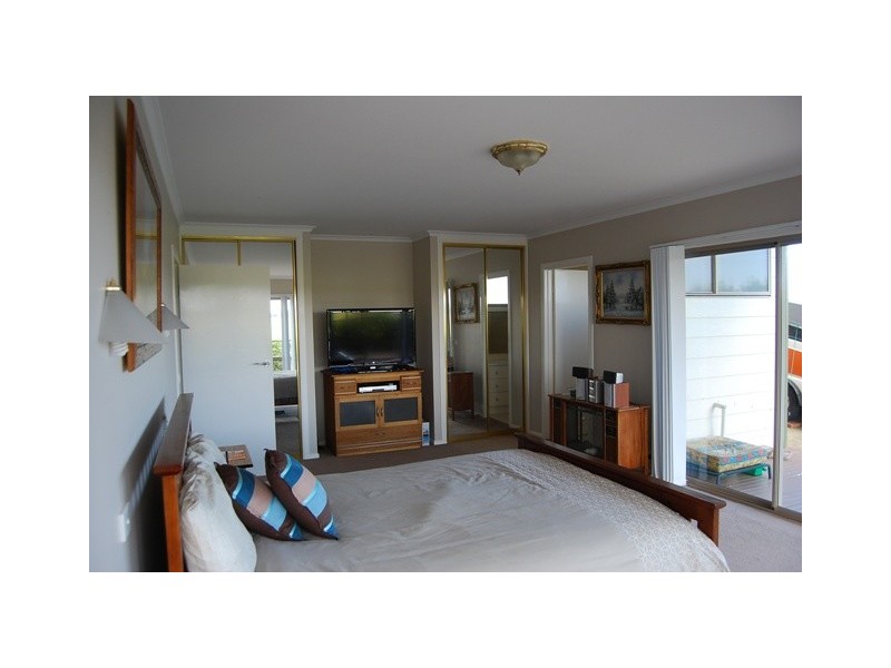 2 Bass Close, Lakes Entrance VIC 3909