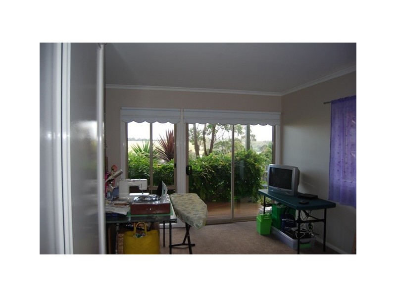 2 Bass Close, Lakes Entrance VIC 3909
