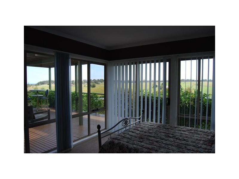 2 Bass Close, Lakes Entrance VIC 3909