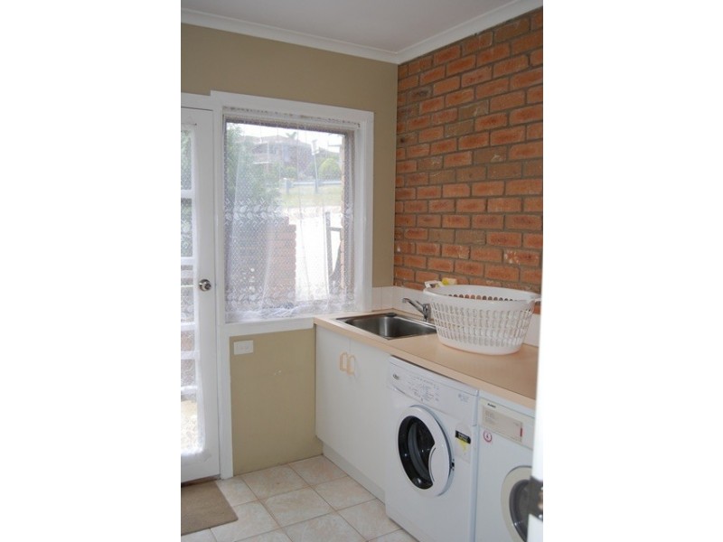 2 Bass Close, Lakes Entrance VIC 3909