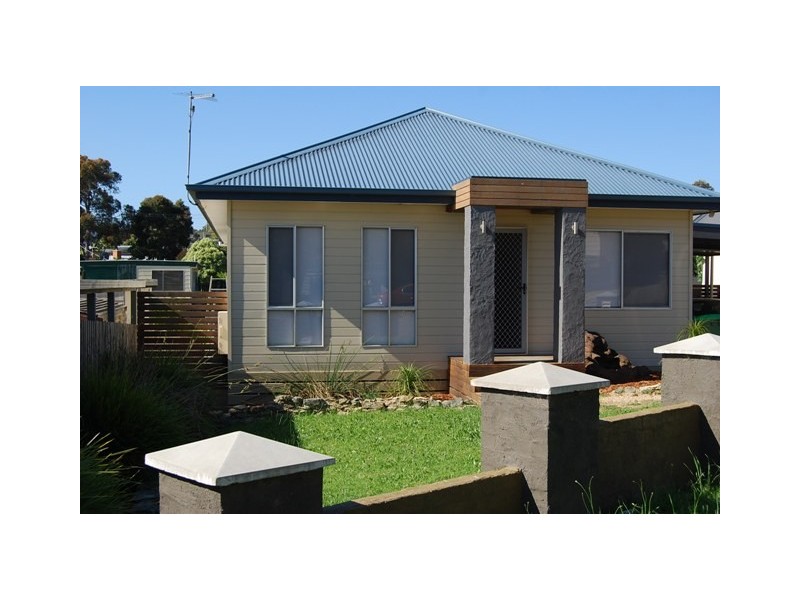 6 Foam Street, Lakes Entrance VIC 3909