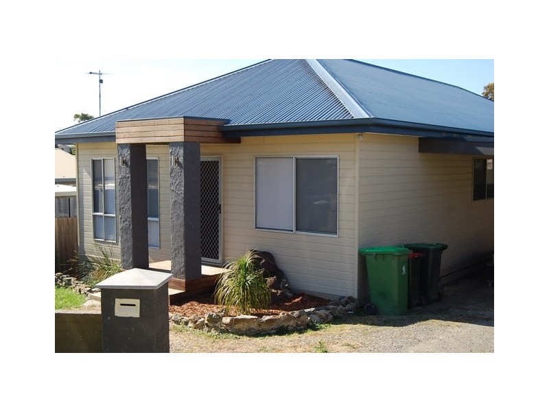 6 Foam Street, Lakes Entrance VIC 3909