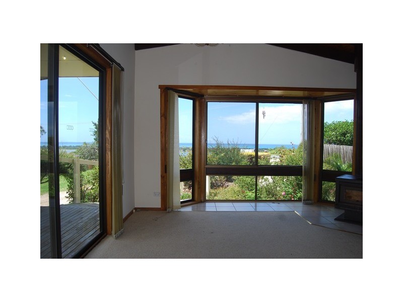 47 Seaview Parade, Lakes Entrance VIC 3909