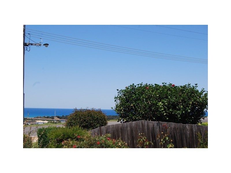 47 Seaview Parade, Lakes Entrance VIC 3909