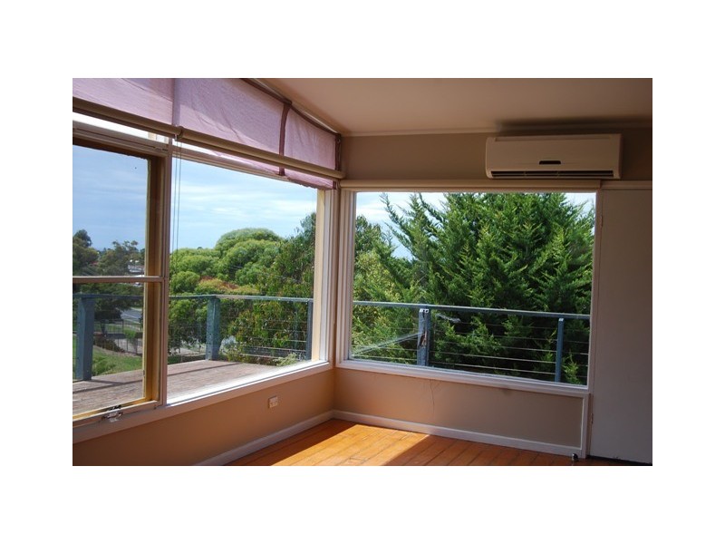 5 Outlook Avenue, Lakes Entrance VIC 3909