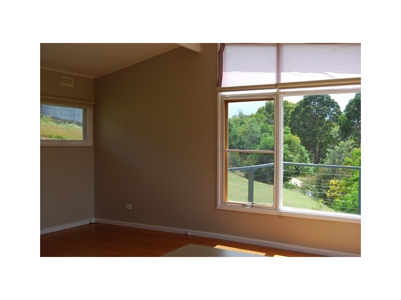 5 Outlook Avenue, Lakes Entrance VIC 3909