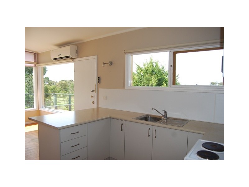 5 Outlook Avenue, Lakes Entrance VIC 3909