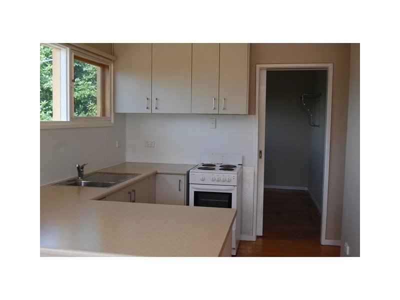 5 Outlook Avenue, Lakes Entrance VIC 3909