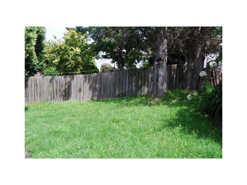 5 Outlook Avenue, Lakes Entrance VIC 3909