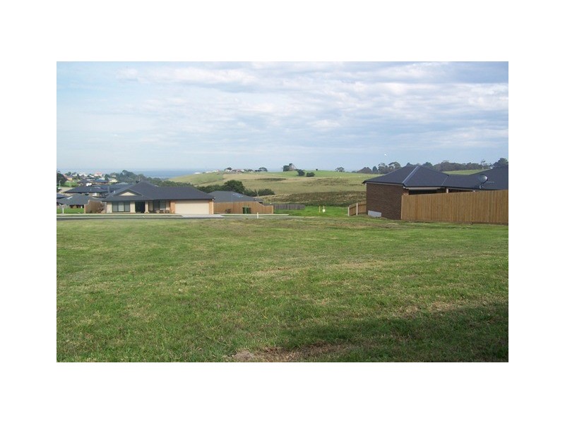 16 Lawson Drive, Lakes Entrance VIC 3909