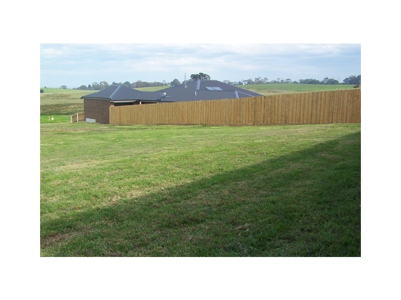 16 Lawson Drive, Lakes Entrance VIC 3909