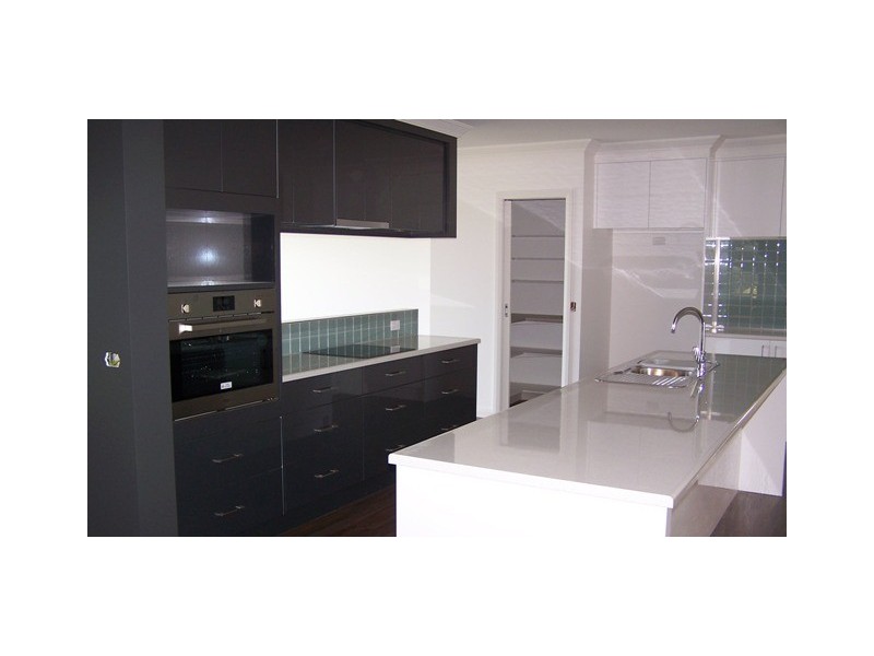 4 Lawson Drive, Lakes Entrance VIC 3909