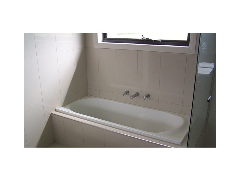 4 Lawson Drive, Lakes Entrance VIC 3909