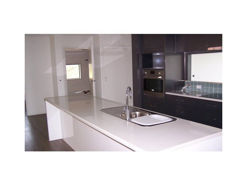 4 Lawson Drive, Lakes Entrance VIC 3909