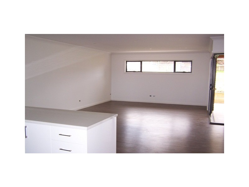 4 Lawson Drive, Lakes Entrance VIC 3909