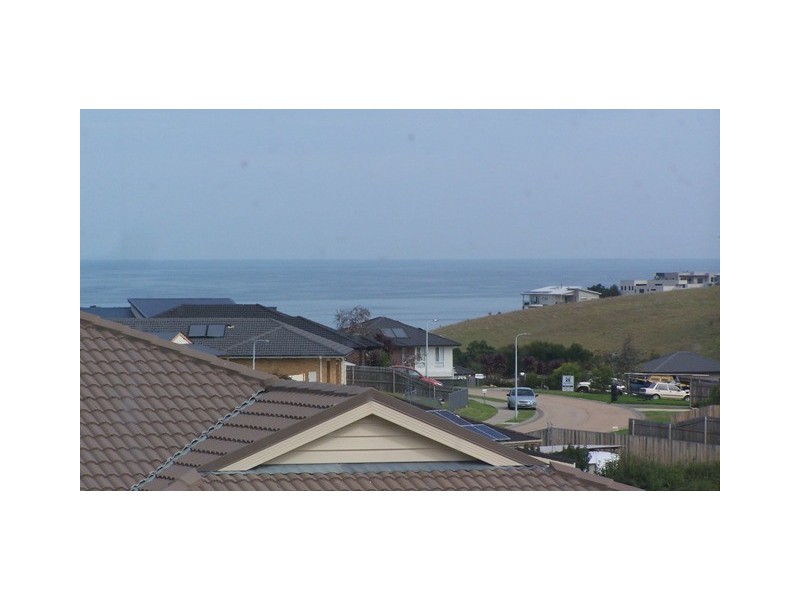 4 Lawson Drive, Lakes Entrance VIC 3909