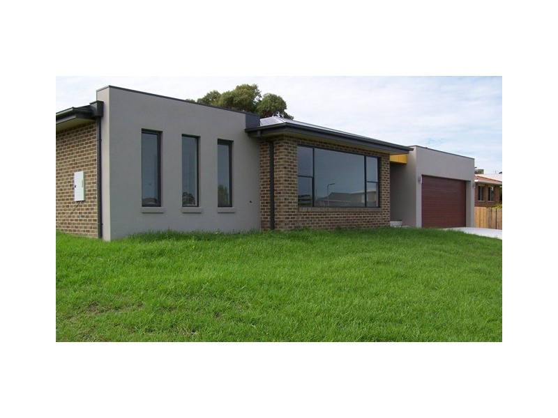 4 Lawson Drive, Lakes Entrance VIC 3909