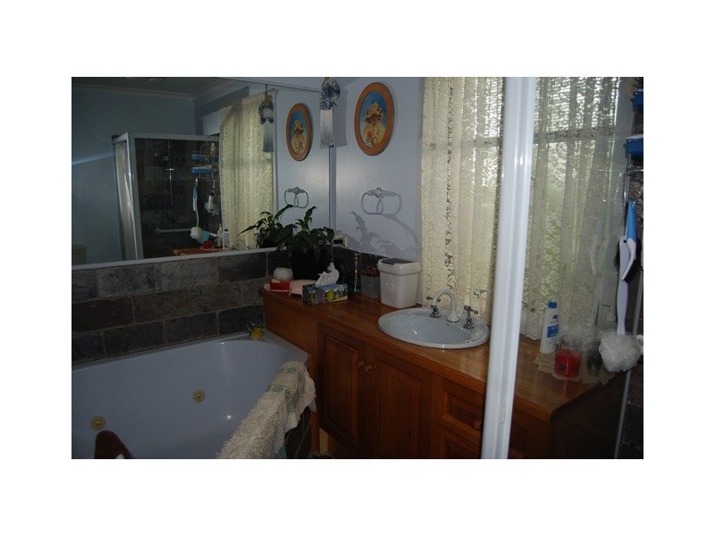 6 Panoramic Drive, Lakes Entrance VIC 3909