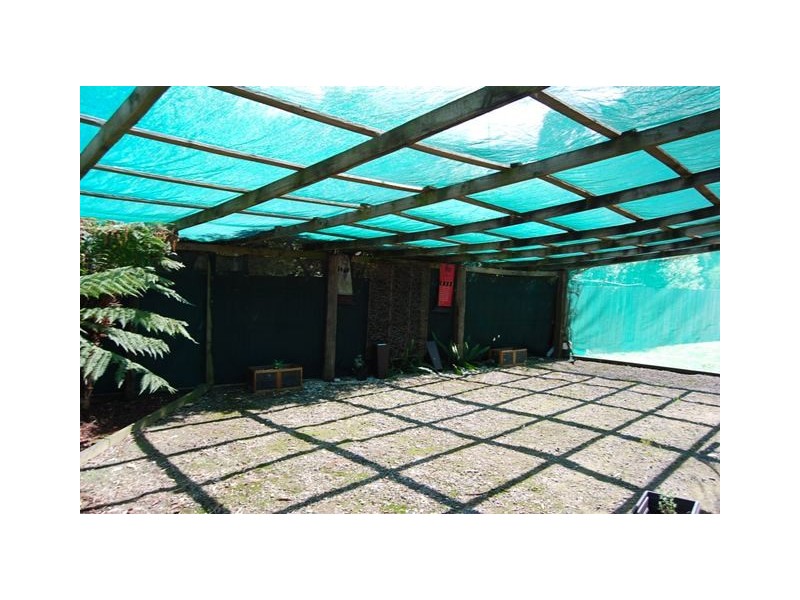 20 Robertsons Road, Kalimna West VIC 3909