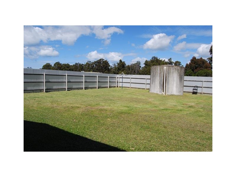 20 Robertsons Road, Kalimna West VIC 3909