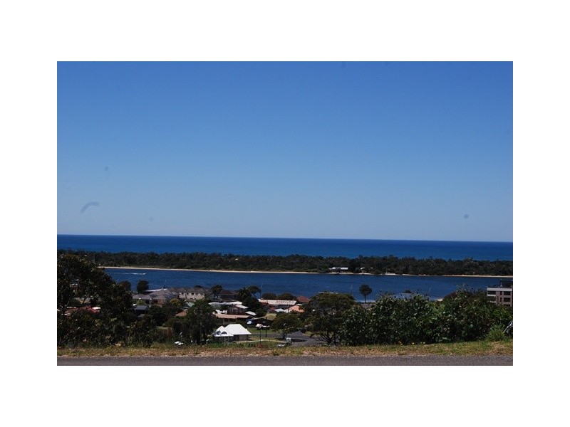 47 Seaview Parade, Lakes Entrance VIC 3909