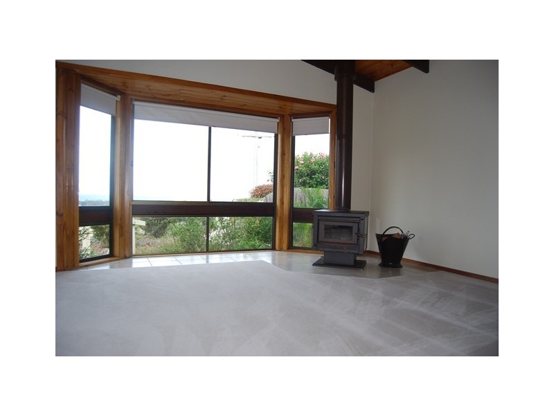 47 Seaview Parade, Lakes Entrance VIC 3909