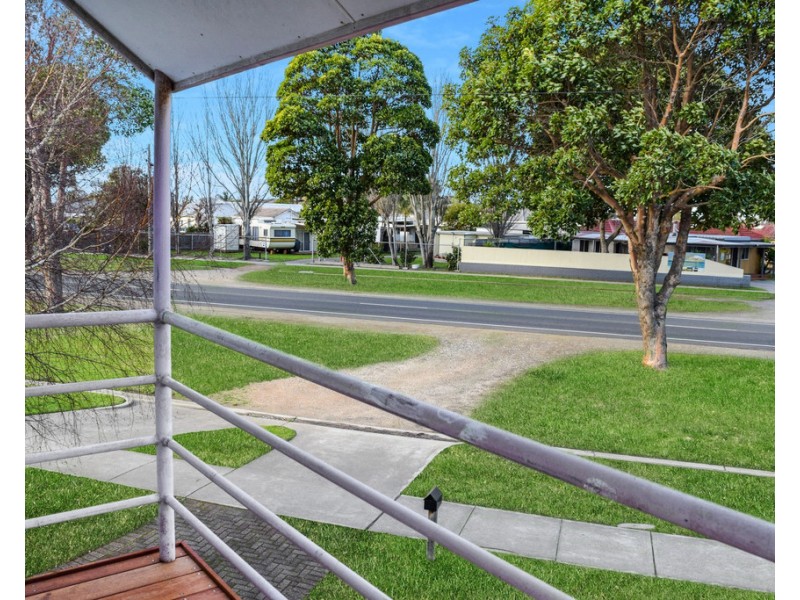 1/27 Roadknight Street, Lakes Entrance VIC 3909