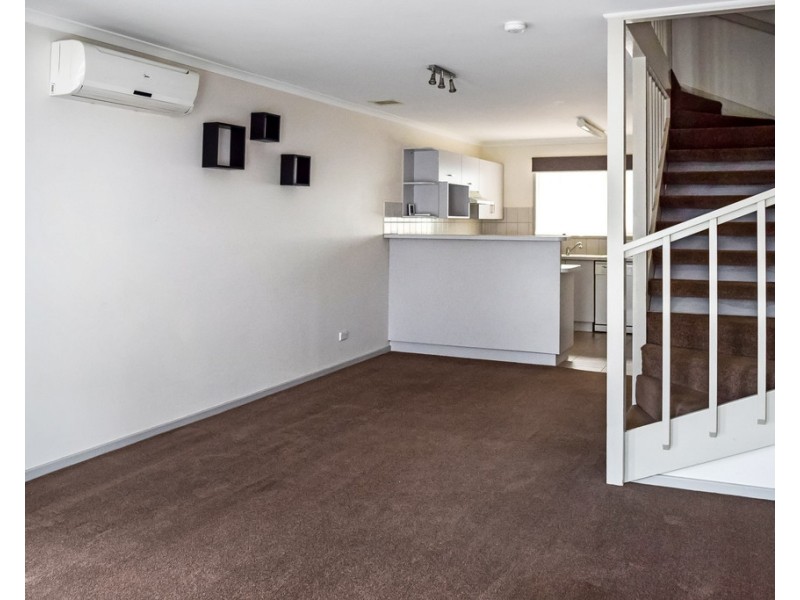 1/27 Roadknight Street, Lakes Entrance VIC 3909