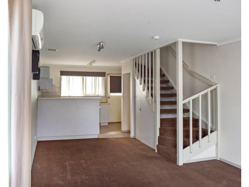 1/27 Roadknight Street, Lakes Entrance VIC 3909