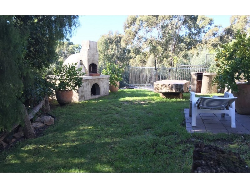 8 Wood Street, Metung VIC 3904