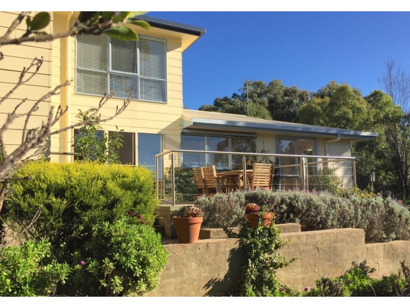 8 Wood Street, Metung VIC 3904