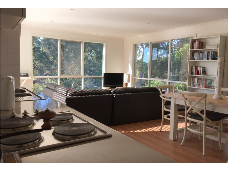 8 Wood Street, Metung VIC 3904