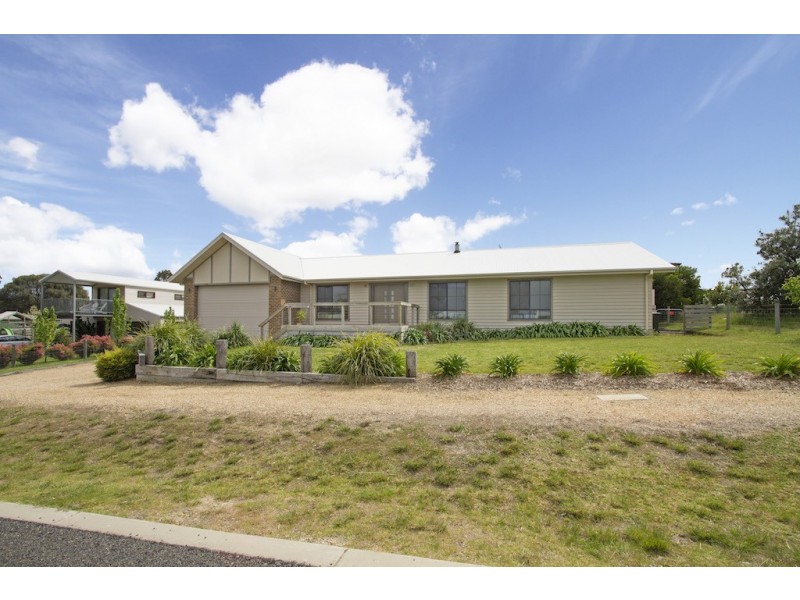 16 Falcon Grove, Metung VIC 3904