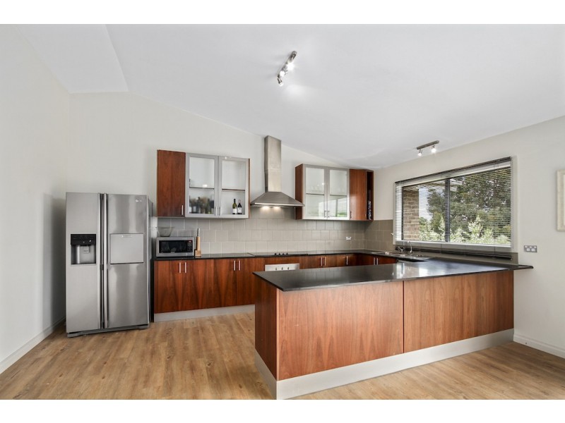 16 Falcon Grove, Metung VIC 3904