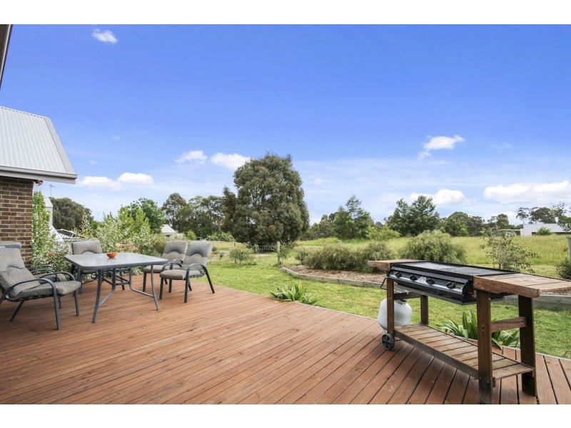 16 Falcon Grove, Metung VIC 3904