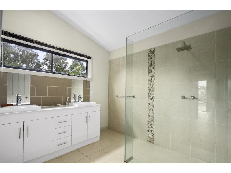 16 Falcon Grove, Metung VIC 3904