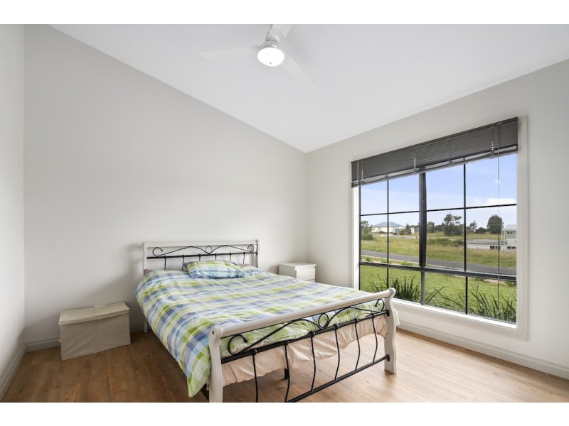 16 Falcon Grove, Metung VIC 3904