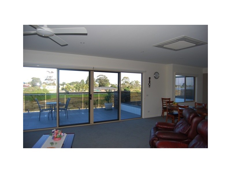 11 Penang Boardwalk, Lakes Entrance VIC 3909