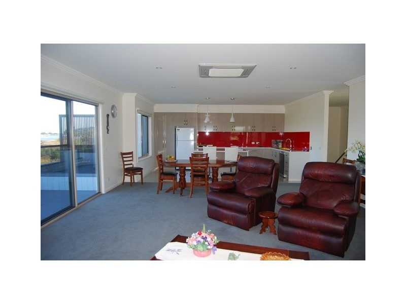 11 Penang Boardwalk, Lakes Entrance VIC 3909