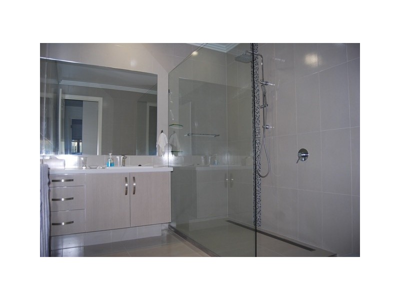 11 Penang Boardwalk, Lakes Entrance VIC 3909