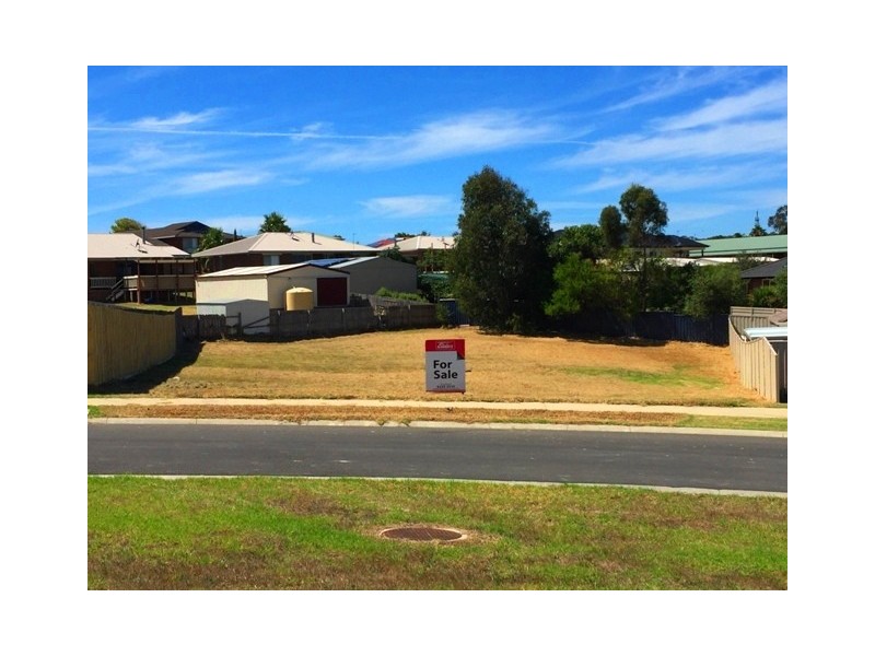 3 Luke Court, Lakes Entrance VIC 3909