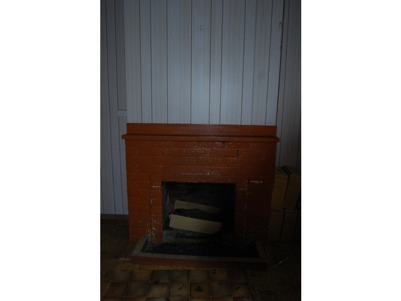 8 Roadknight Street, Lakes Entrance VIC 3909