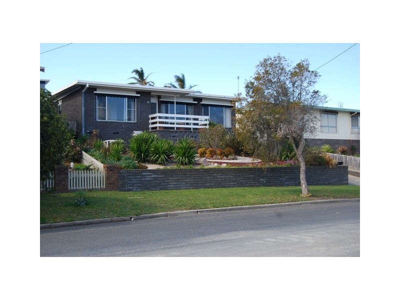 10 Nautilus Way, Lakes Entrance VIC 3909