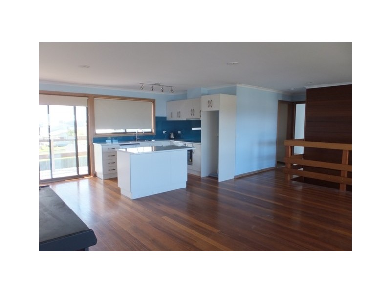 21 Lakeside Drive, Lake Tyers Beach VIC 3909