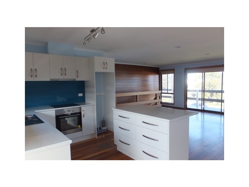 21 Lakeside Drive, Lake Tyers Beach VIC 3909