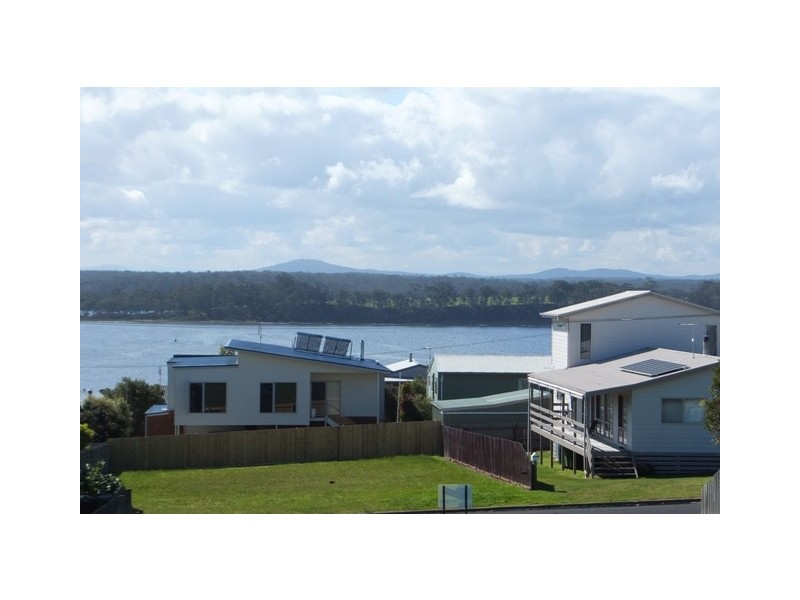 21 Lakeside Drive, Lake Tyers Beach VIC 3909