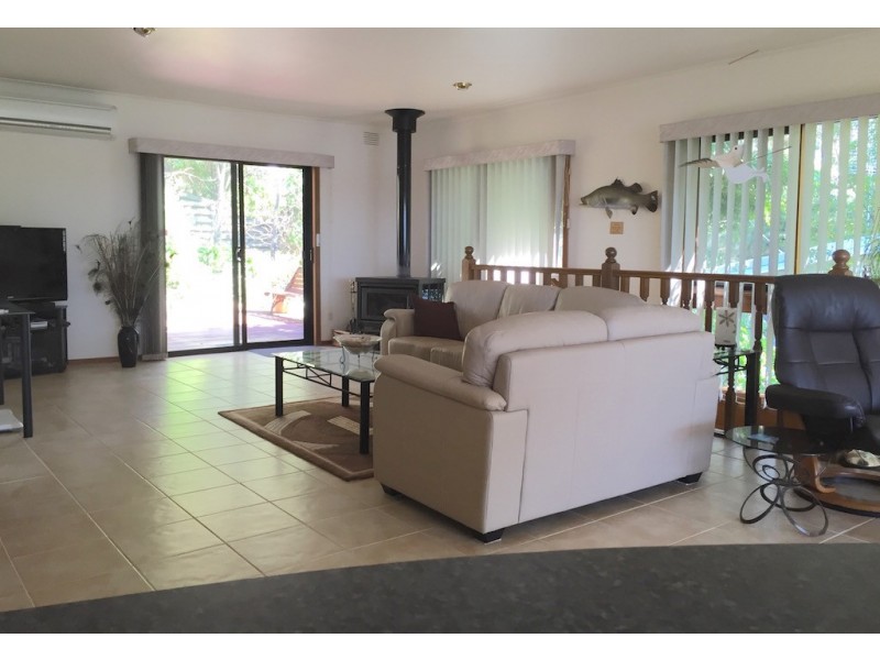 12 Wood Street, Metung VIC 3904