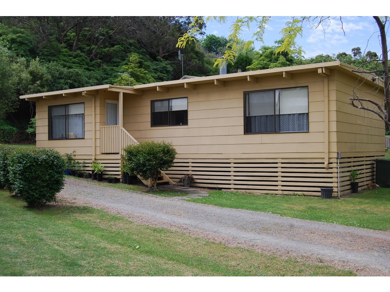 55 ROBIN STREET, Lakes Entrance VIC 3909